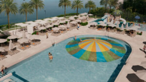 Vista del área de piscina del hotel VIVA Eden Lago en Alcúdia