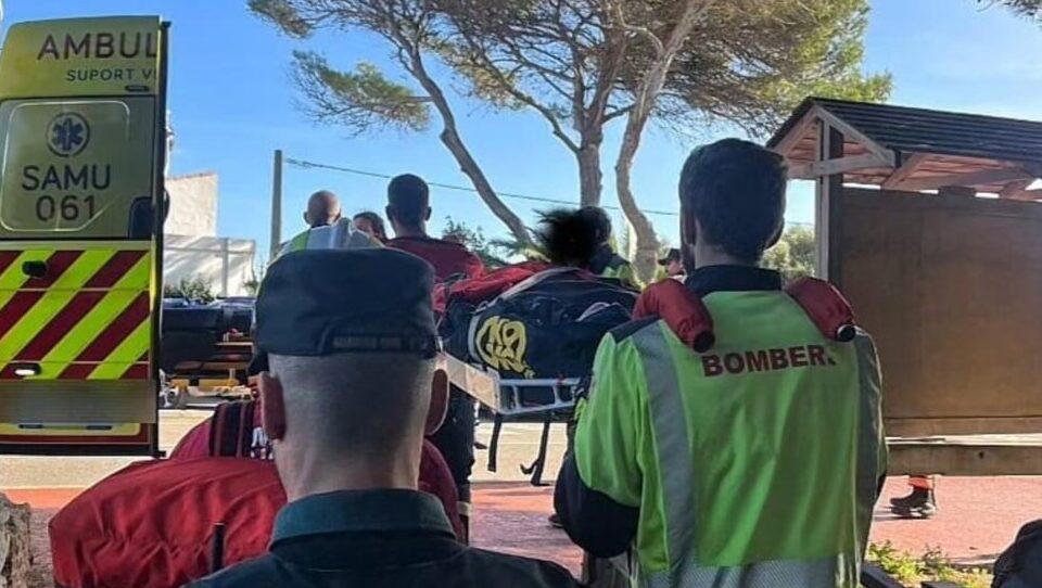 Operativos de rescate de la Guardia Civil en Cala Torrent