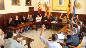 Reunión del Ajuntament de Santanyí aprobando nueva tarifa de residuos