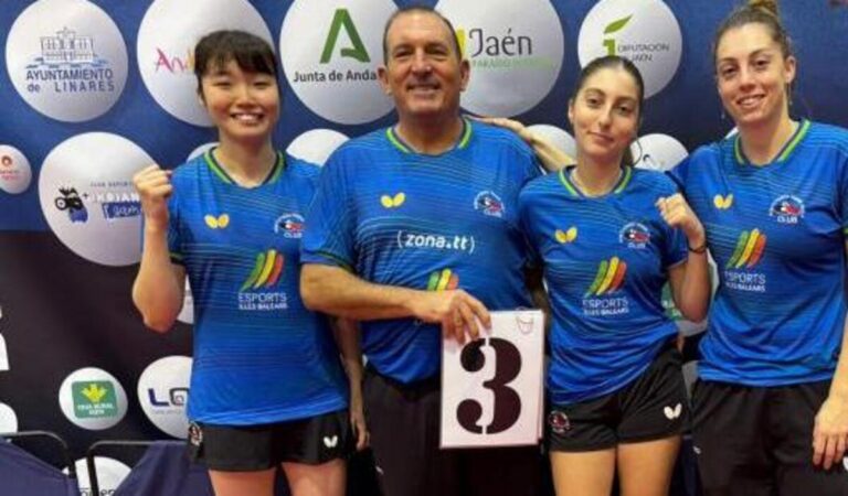 Equipo de tenis de mesa Son Cladera TTC celebrando su victoria