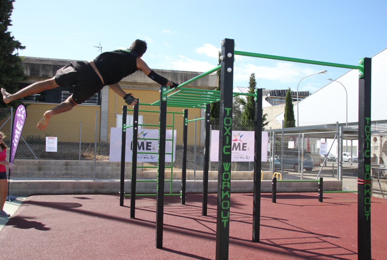 Hombre realizando ejercicio en instalaciones deportivas de Son Moix
