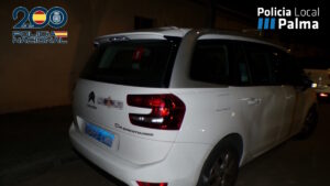 Un taxista borracho se salta un ceda y embiste a un ciclomotor en Son Ferriol