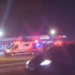 Ambulancias y vehículos de policía en la escena del tiroteo en Stockton
