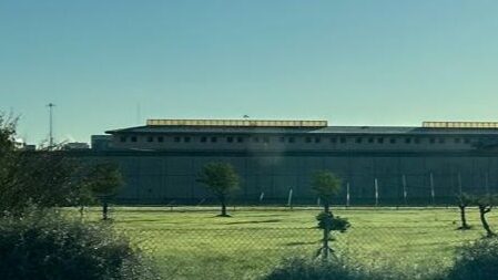 Valla exterior de la cárcel de Palma caída por el temporal
