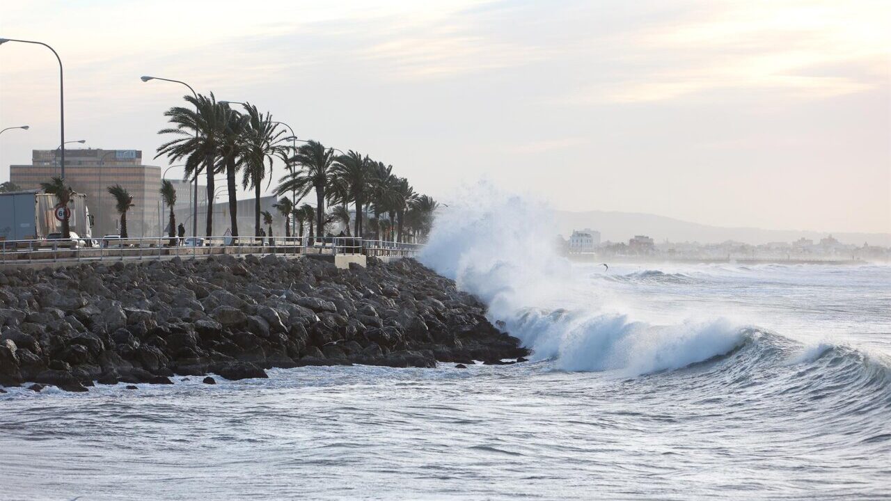 Alerta naranja en Baleares por fuertes vientos y olas de hasta 10 metros