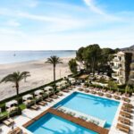 Vista del hotel VIVA Golf con piscina y playa en Mallorca