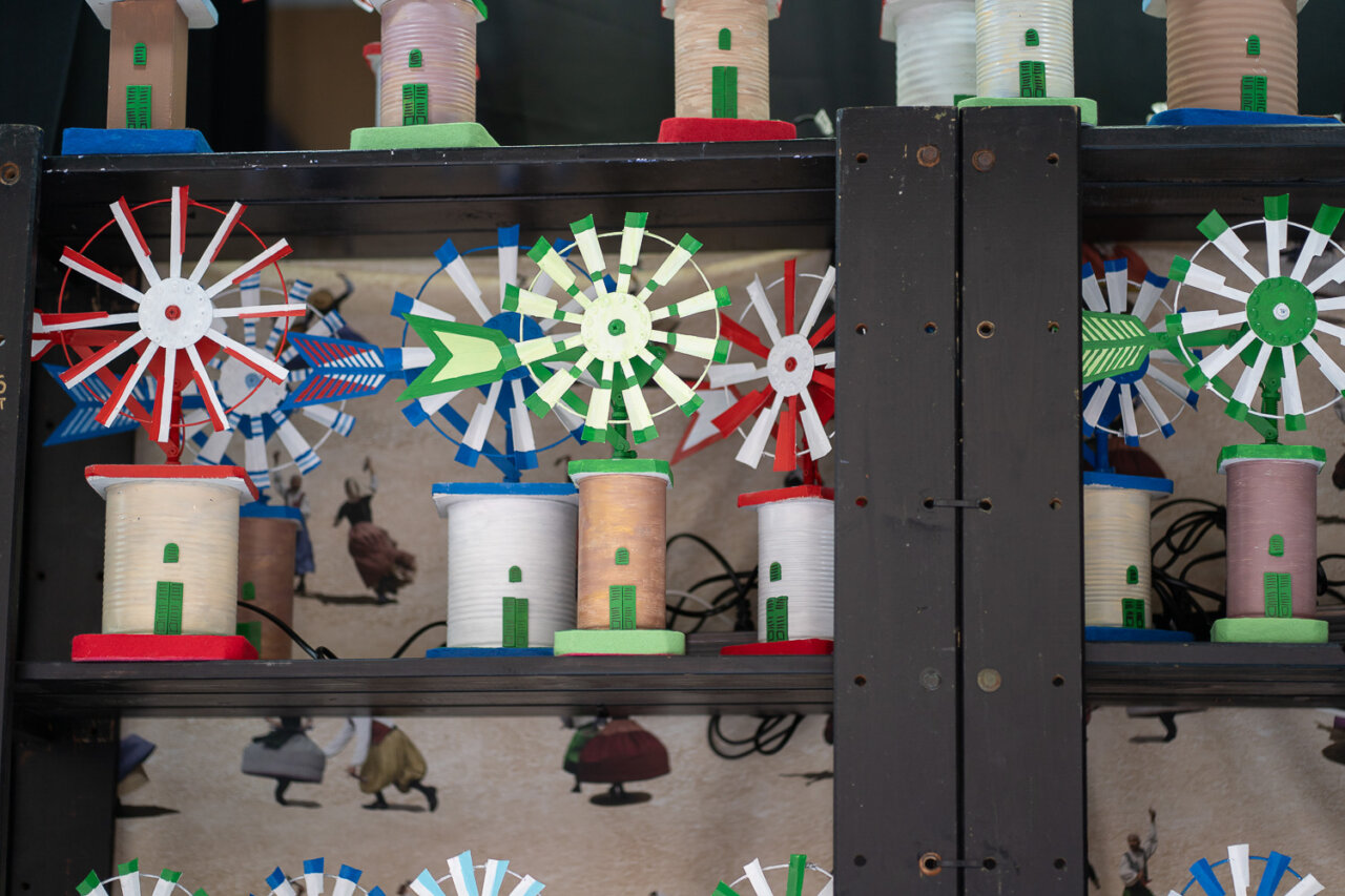 Artesanías navideñas en una exposición en la plaza mayor