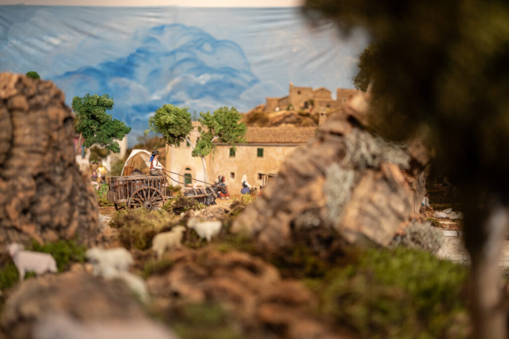 Diorama de belén con escenas de la vida cotidiana en Mallorca