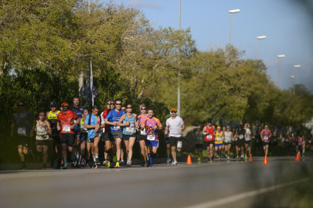 Corredores participando en la Half Marathon Magaluf 2026