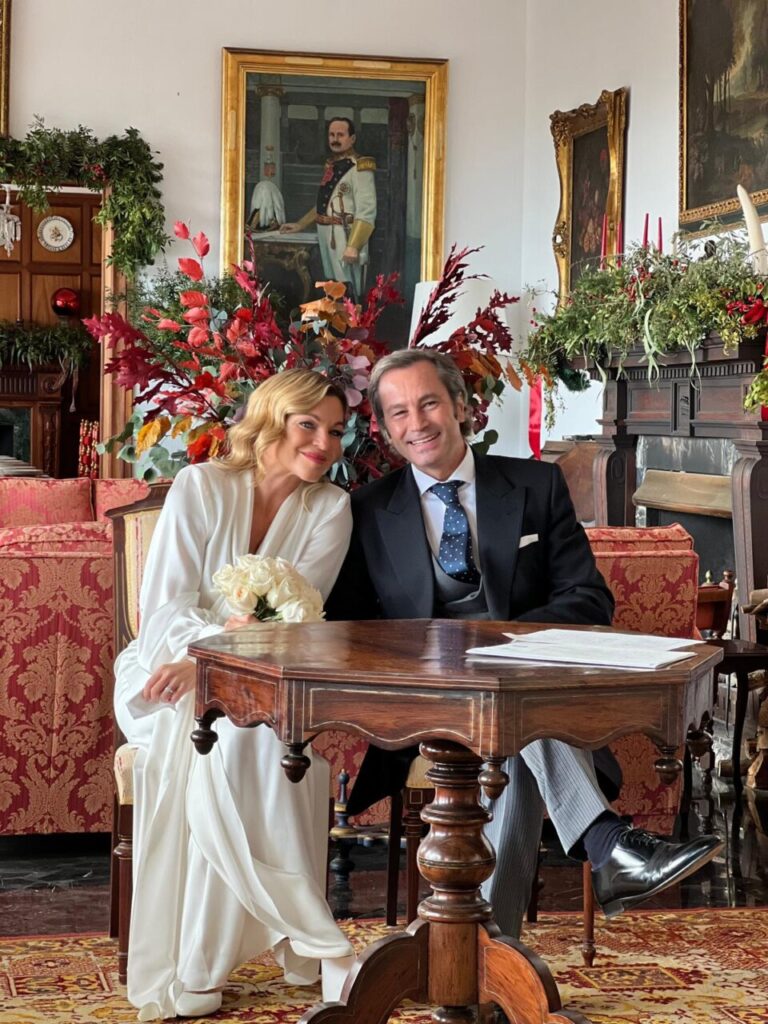 Mar&iacute;a Juan de Setmenat y Patrick L Pop en su boda en Bellagre