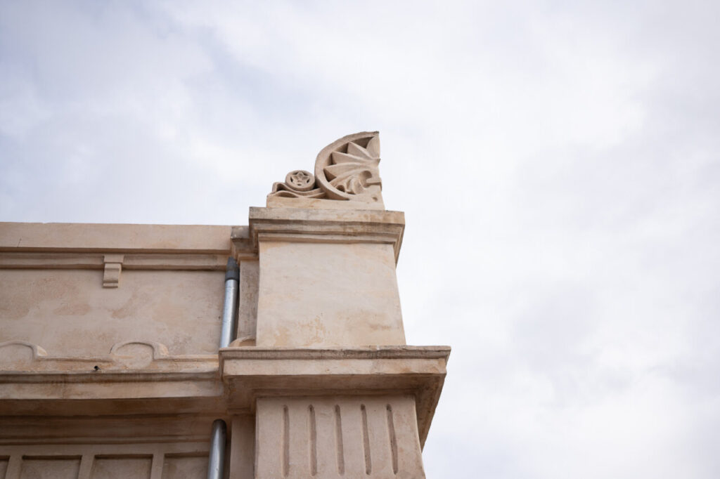 Detalle arquitect&oacute;nico de la nueva sede de Serveis Ferroviaris de Mallorca