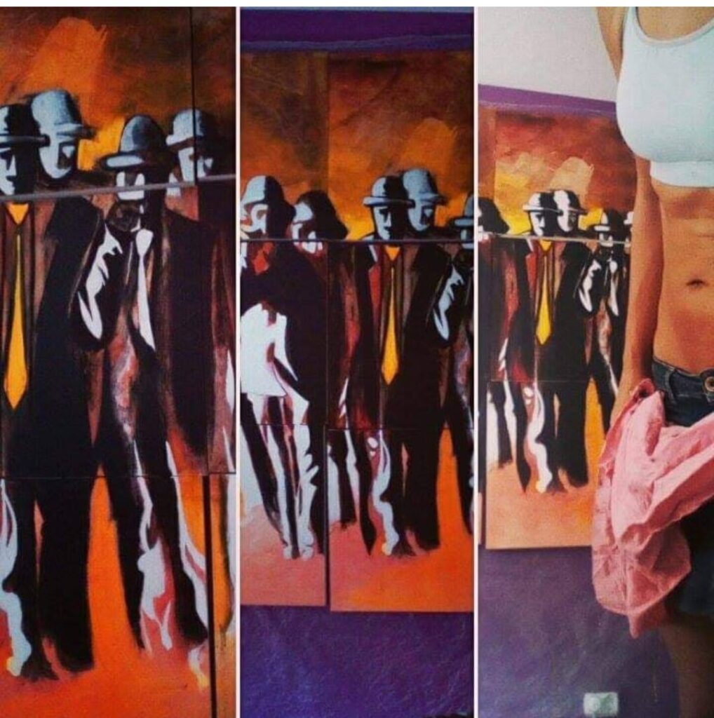 Pintura de figuras en trajes oscuros con fondo naranja