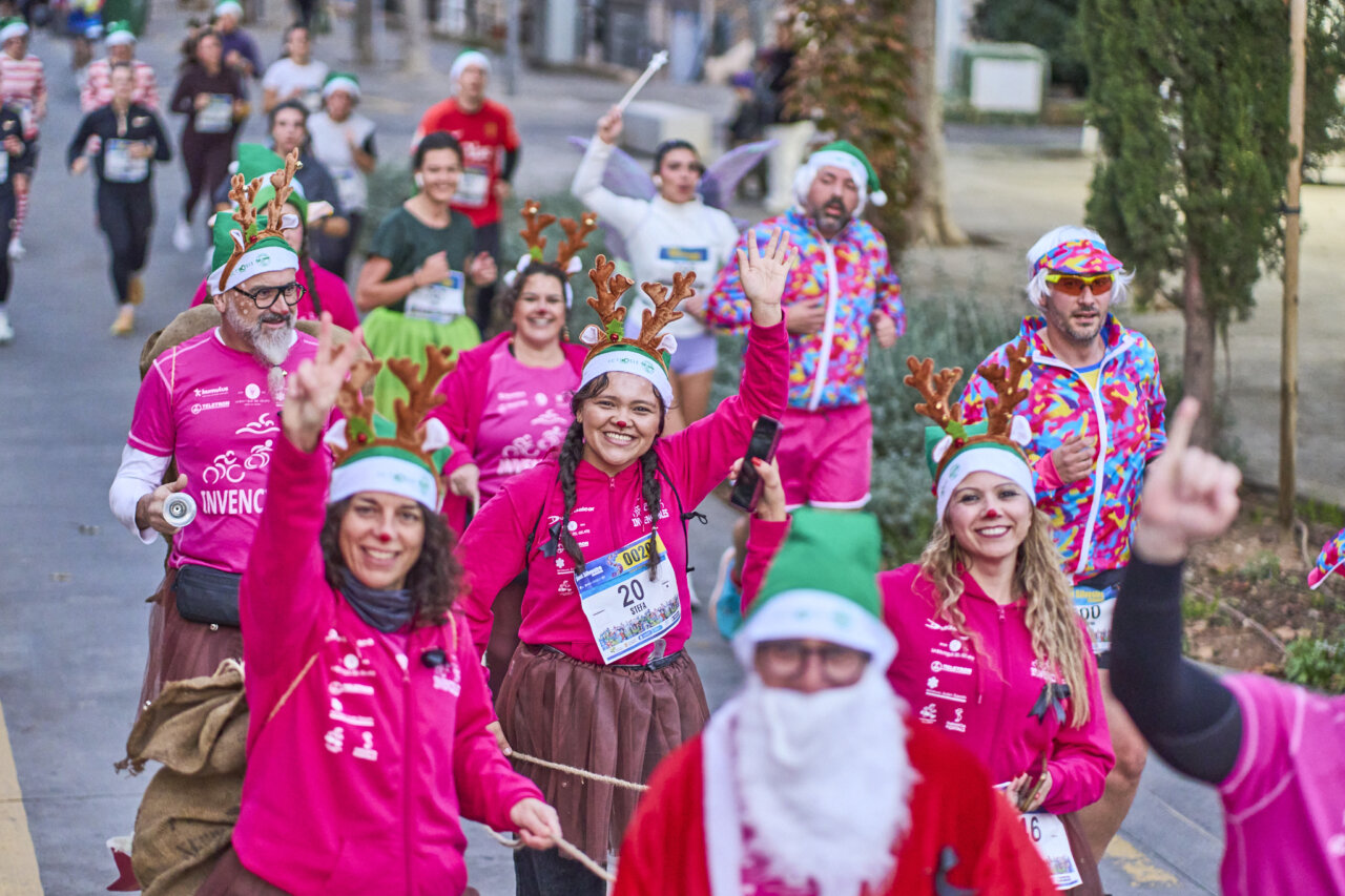 Corredores disfrazados en la Hidrobal Sant Silvestre Calvianera