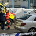 Ambulancia y policías en el lugar de un atropello en el Coll d’en Rabassa.