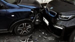 Accidente de dos veh&iacute;culos en Selva con da&ntilde;os visibles.