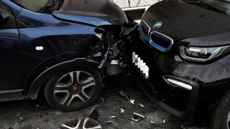 Accidente de dos veh&iacute;culos en Selva con da&ntilde;os visibles.