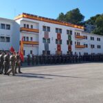 Ceremonia militar en el Acuartelamiento Jaime II de Palma con soldados y banderas