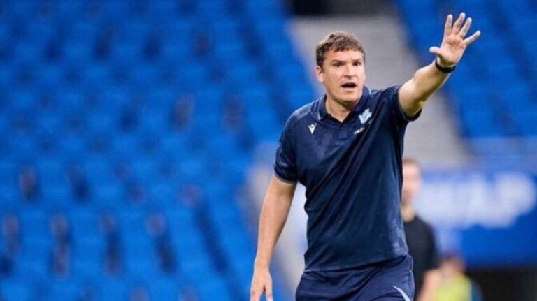 Jon Ansotegi dirigiendo al equipo de la Real Sociedad como interino