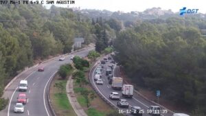 Un choque entre veh&iacute;culos en la autopista de Andratx ha generado un gran atasco. El accidente ocurri&oacute; cerca de las 09:40 en el km 5,5.