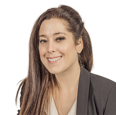 Retrato profesional de Belinda Miguel sonriendo con fondo blanco