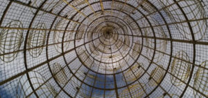 Interior del bombo de la Lotería de Navidad mostrando su estructura