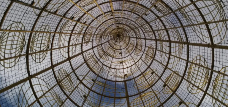 Interior del bombo de la Lotería de Navidad mostrando su estructura