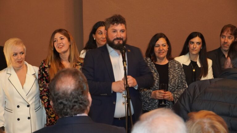 Brindis navide&ntilde;o en Bodegas Suau con varios asistentes