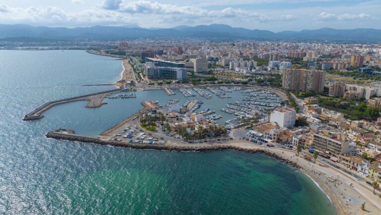 Vista a&eacute;rea del Club N&aacute;utico Portitxol en Palma de Mallorca