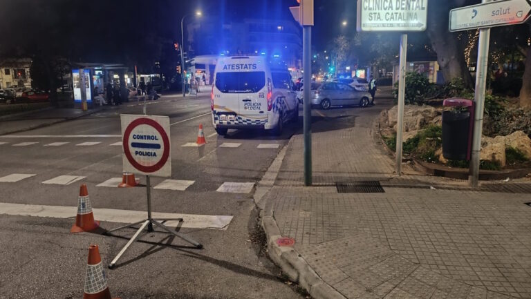 Control de tr&aacute;fico en Palma con veh&iacute;culos y se&ntilde;alizaci&oacute;n policial