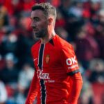 Jugador del RCD Mallorca en acción durante un partido en Son Moix.