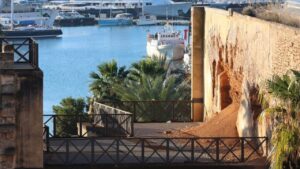 La torre medieval del Baluard de Sant Pere sufre un derrumbe