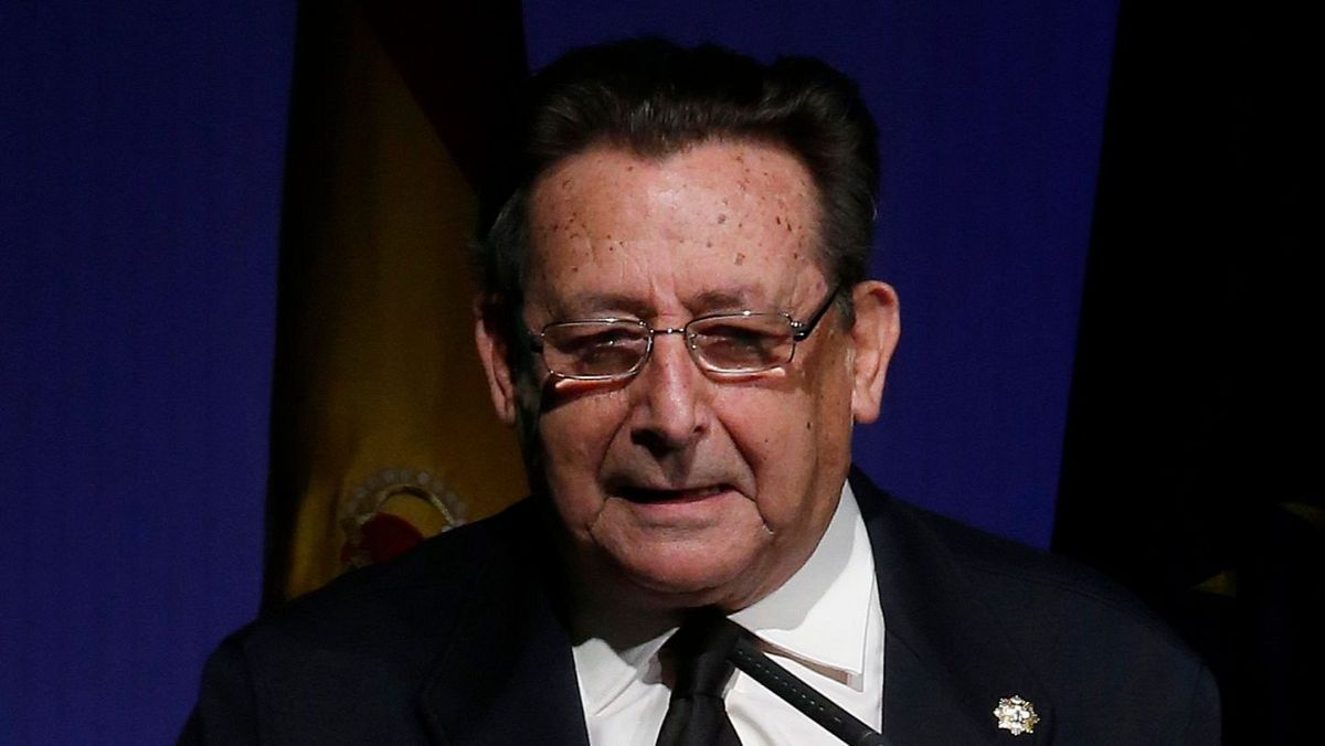 Alfonso Uss&iacute;a, periodista y escritor espa&ntilde;ol, en un evento