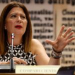 Leire Díez hablando durante una comparecencia pública