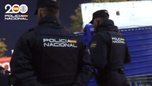 Agentes de la Polic&iacute;a Nacional durante una detenci&oacute;n en Manacor.