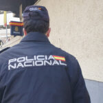 "Te voy a matar a ti y a tus hijos": enloquece en un hospital y agrede a enfermeros y policías