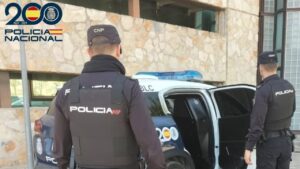 Agentes de la Policía Nacional en una detención en Palma
