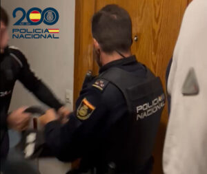 Agentes de la Polic&iacute;a Nacional durante una detenci&oacute;n en Palma por violencia de g&eacute;nero