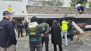Detenida una familia dedicada al narcotr&aacute;fico internacional que realizaba env&iacute;os desde Ibiza