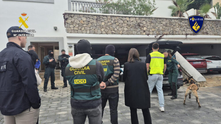 Detenida una familia dedicada al narcotr&aacute;fico internacional que realizaba env&iacute;os desde Ibiza