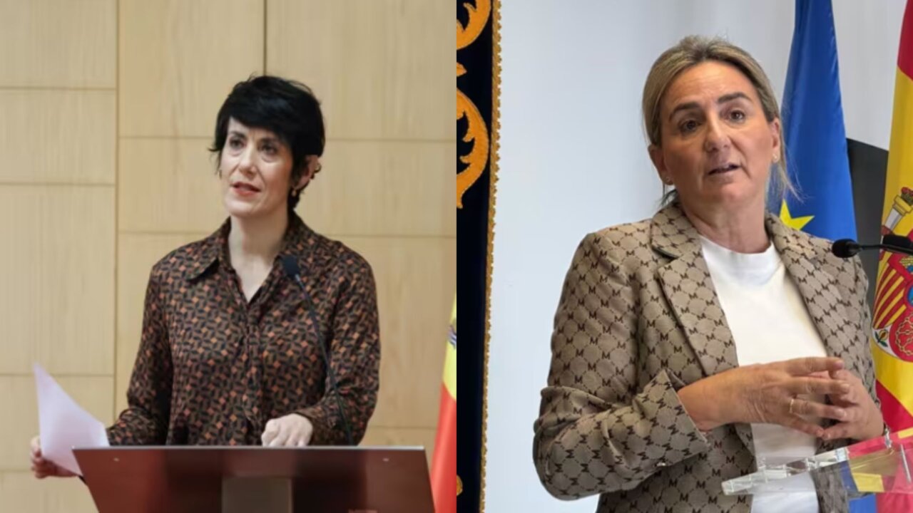 Elma Saiz y Milagros Tol&oacute;n en una conferencia de prensa