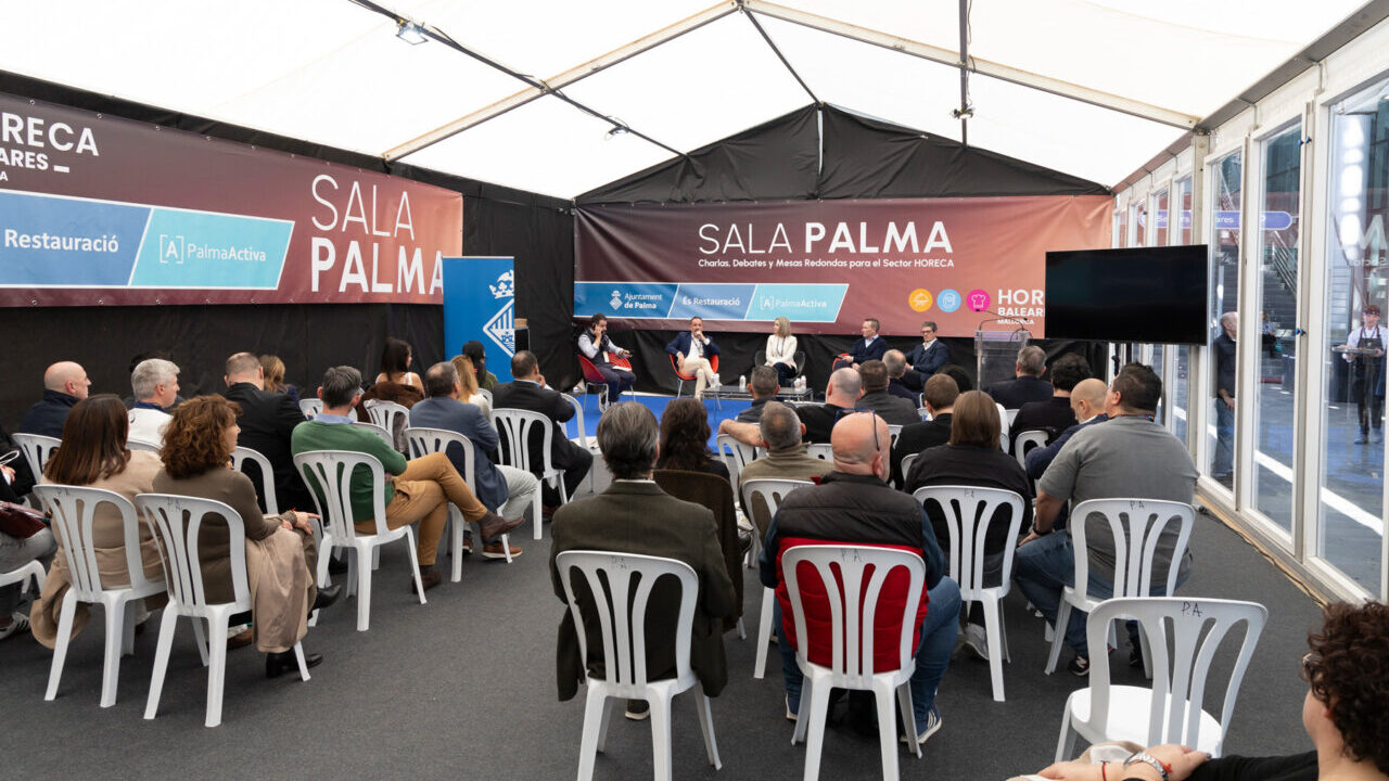 Asistentes en la feria Horeca en Palma, Islas Baleares.