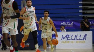 Jugadores del Fibwi Mallorca en acci&oacute;n durante un partido de baloncesto