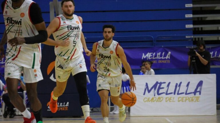Jugadores del Fibwi Mallorca en acción durante un partido de baloncesto