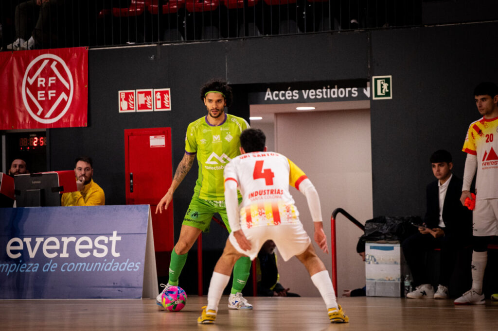 Jugadores de futsal en un partido en Palma de Mallorca