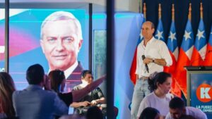 Martín Arrau en un acto de campaña electoral del Partido Republicano de Chile.