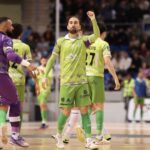 Jugadores del Illes Balears Palma Futsal celebrando un gol en un partido.