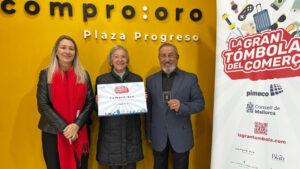 Entrega del lingote de oro en la Gran T&oacute;mbola del Comer&ccedil; de Mallorca