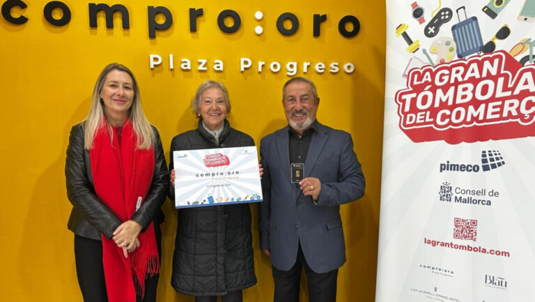 Entrega del lingote de oro en la Gran T&oacute;mbola del Comer&ccedil; de Mallorca