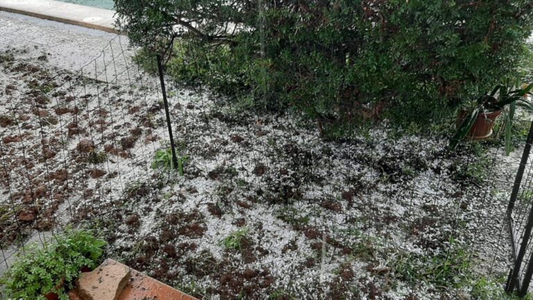 La lluvia y el granizo descargan con fuerza sobre Mallorca