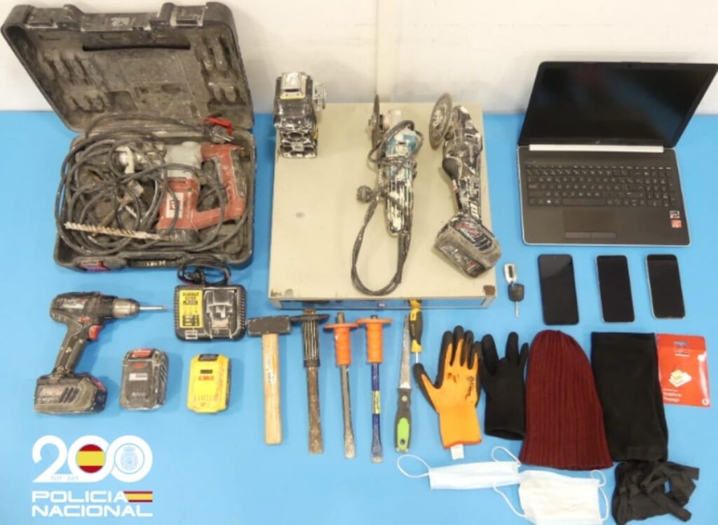 Herramientas y objetos recuperados tras un robo en Manacor